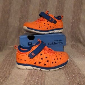🐸 Stride Rite Amphibian Sneakers